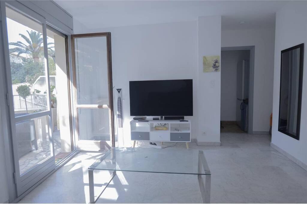 Apt 2 Pers 200m De La Mer Plus Parking Proche Apartment